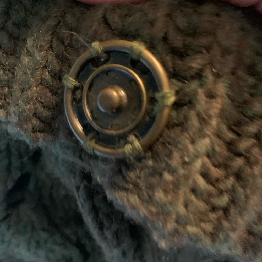 Short,thick button cardigan - Picture 3 of 12